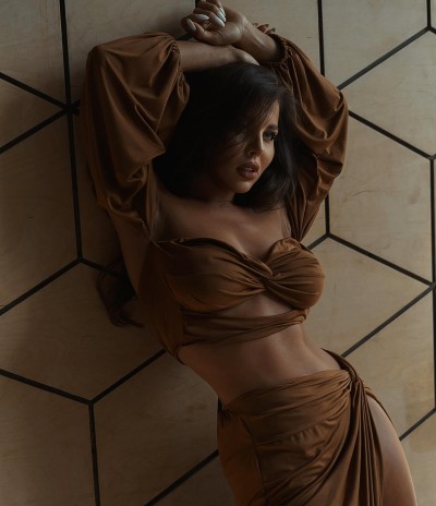 Анюта, Г. Тихвин