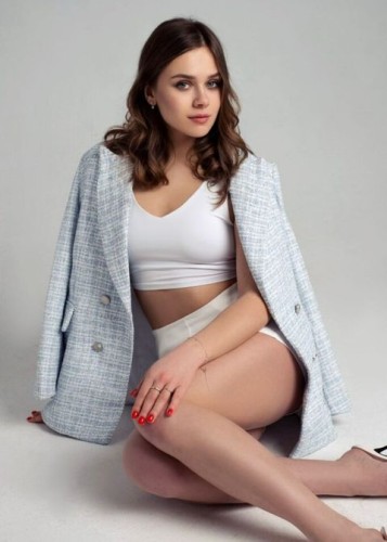 Эльвира, Г. Тихвин